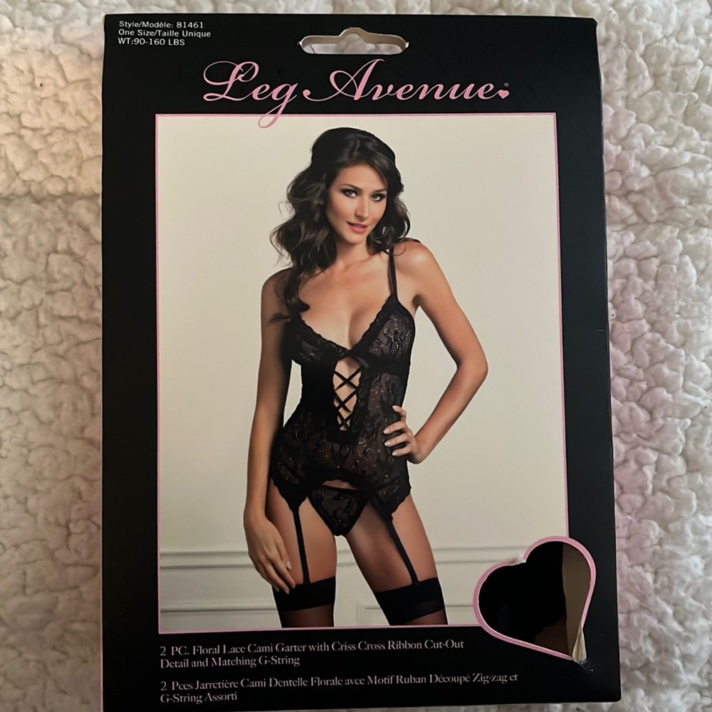 Brand New Leg Avenue Garter Set